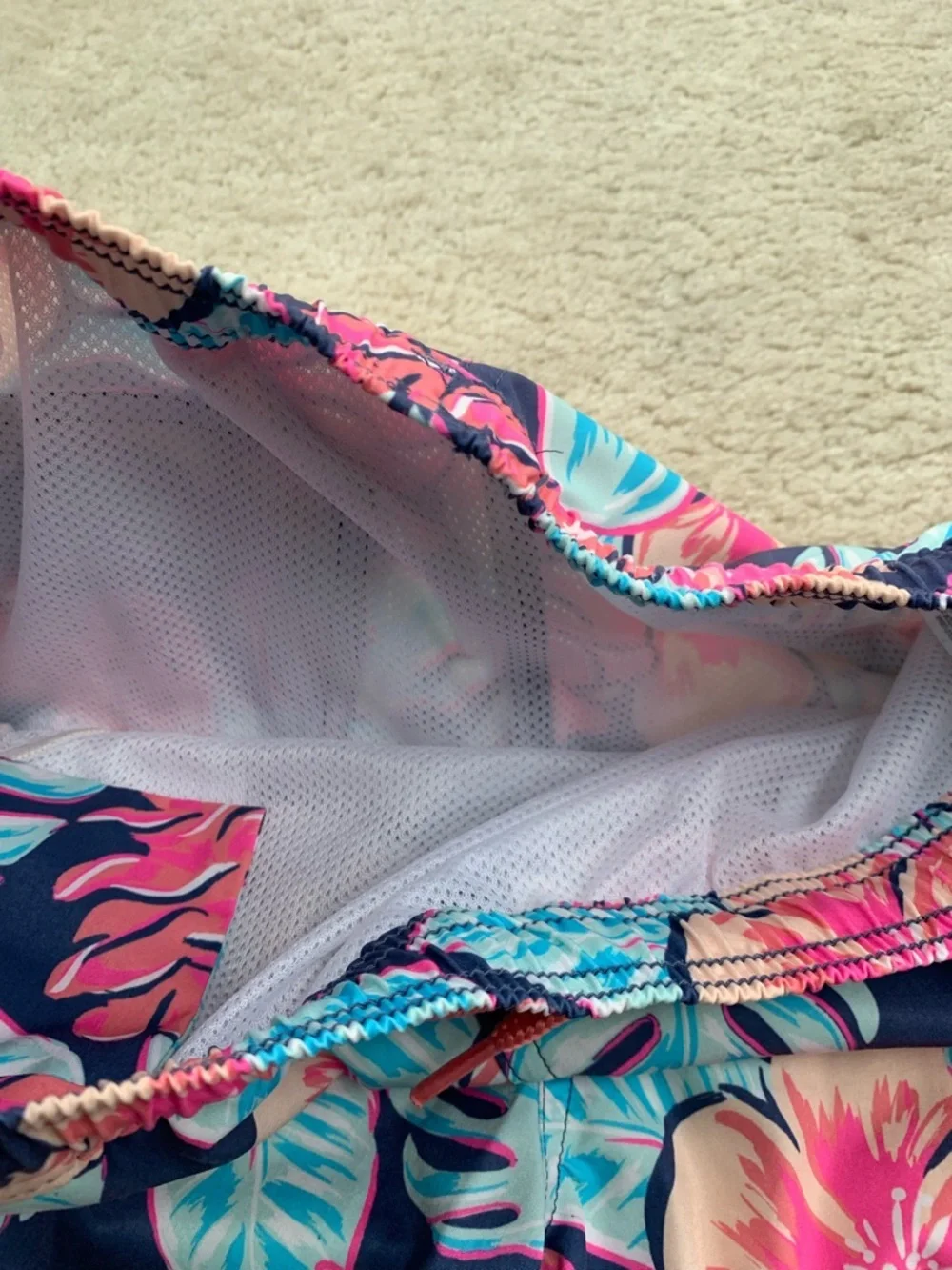Vineyard Vines Size Medium, 12-14, Colorful Hibiscus Floral Print Swim Trunks